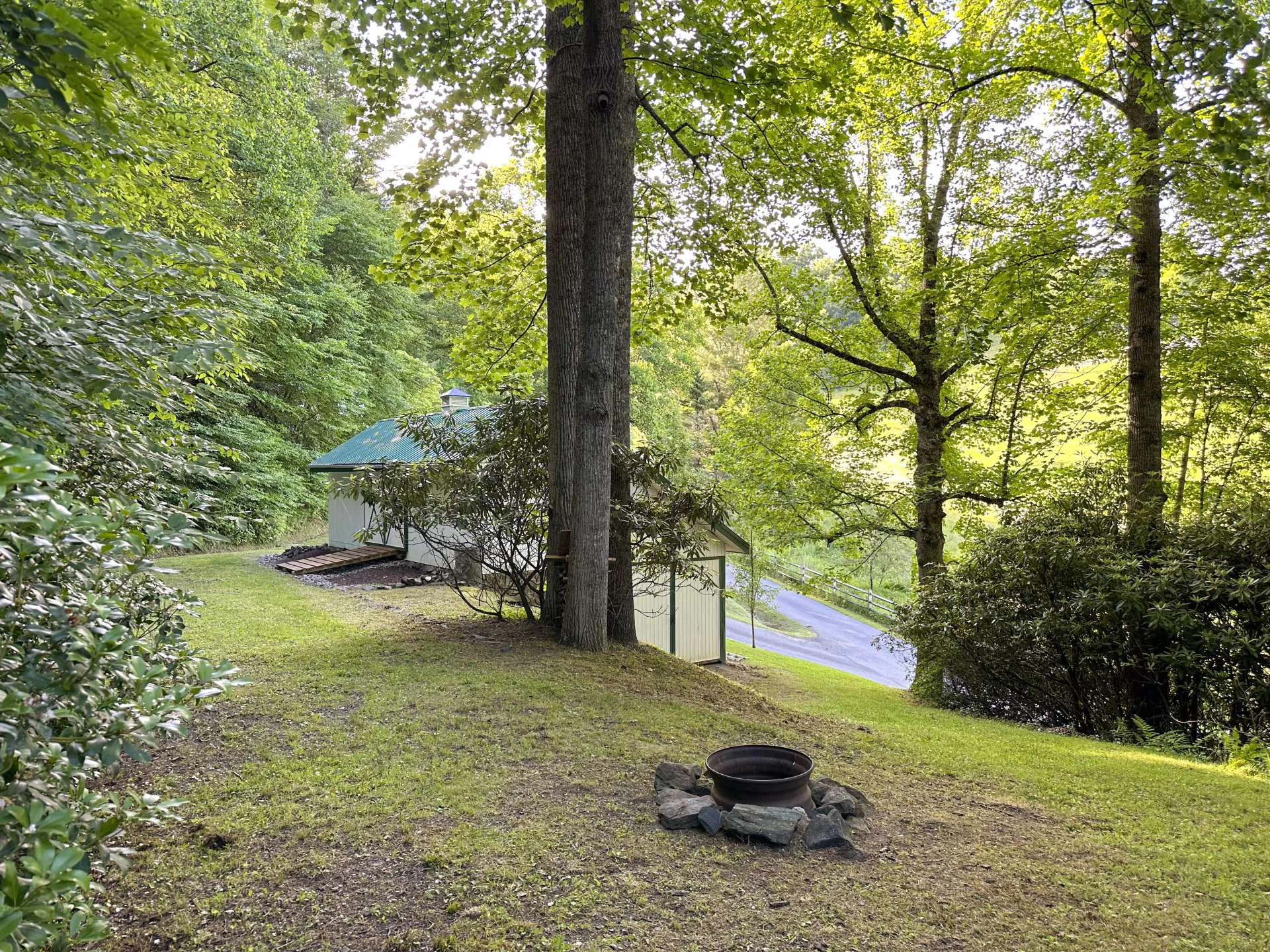 Image number 17 for the current listing